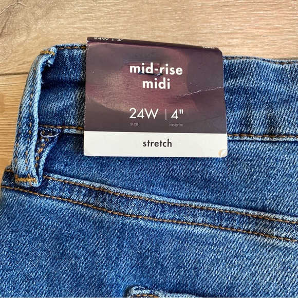 NWT Ava & Viv Jean shorts size 24W stretch midi Button fly denim plus size - Picture 5 of 6